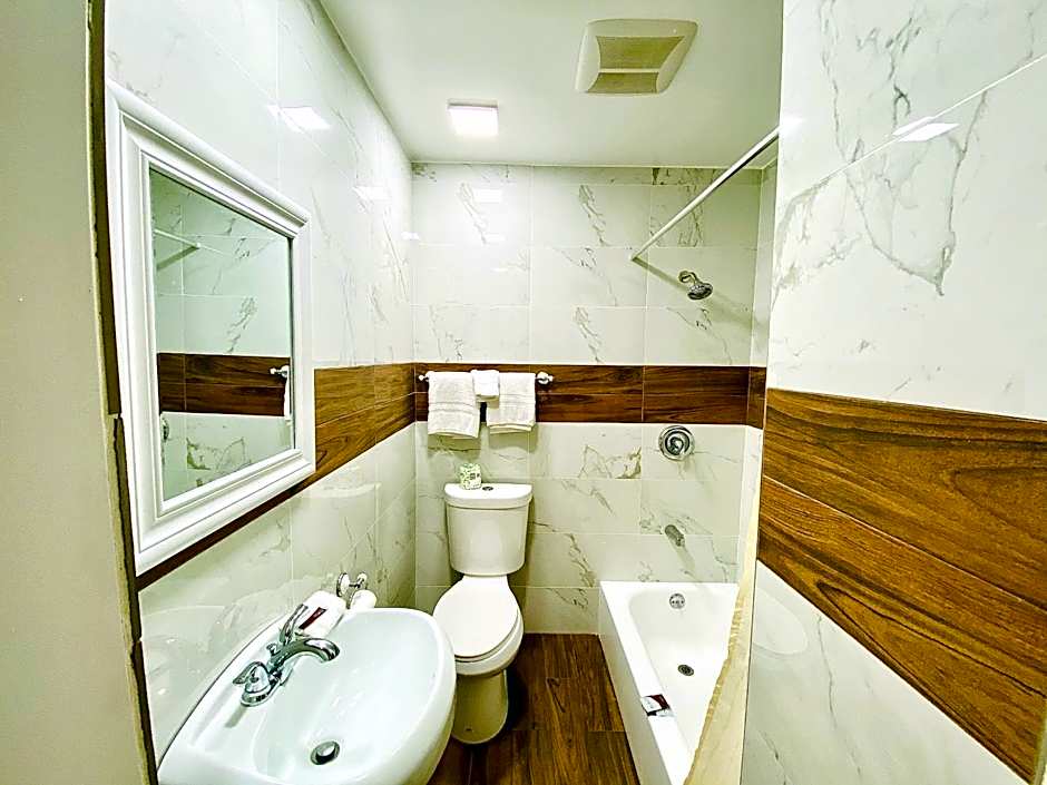 Casa Blanca Inn & Suites Whittier