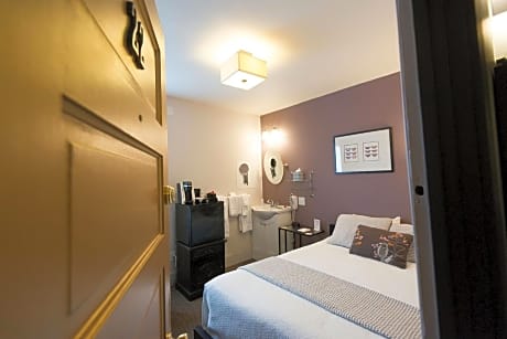 Double Room 22 with Shared Bathroom