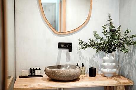 Queen Room with Spa Bath