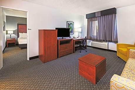 1 King Bed Non-Smoking