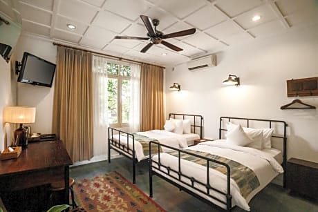 Halona Deluxe Twin Room