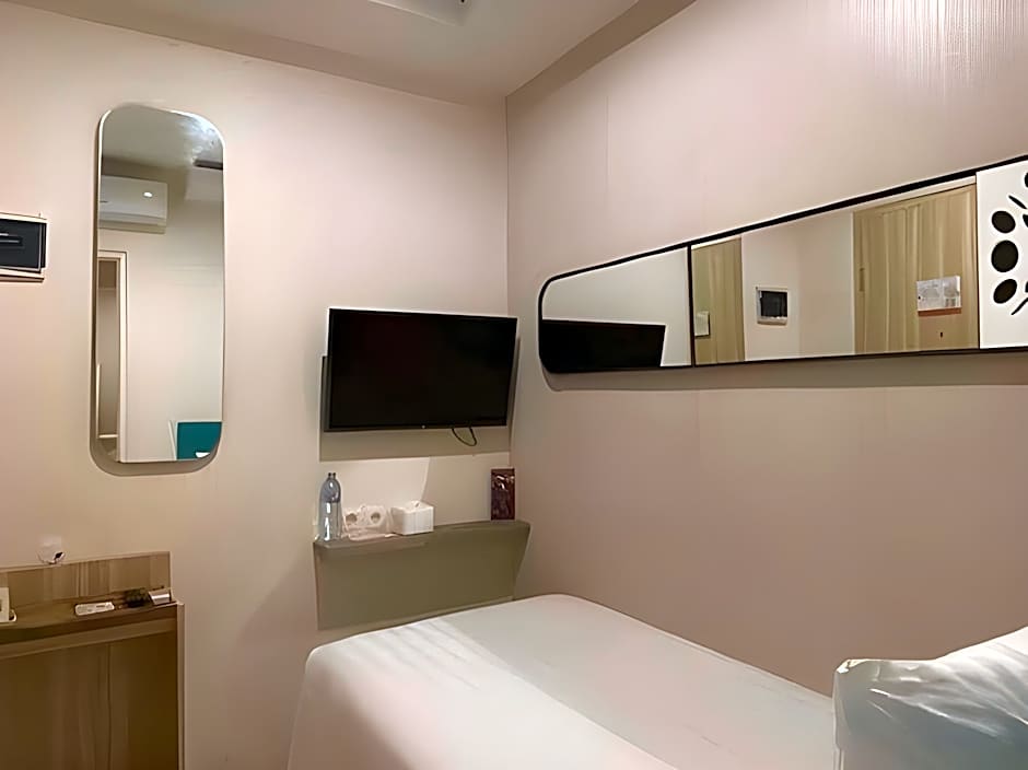 Front One Budget Malang