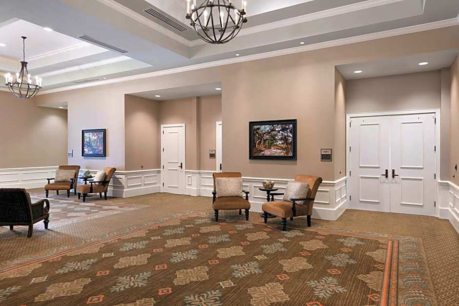 Embassy Suites By Hilton Savannah