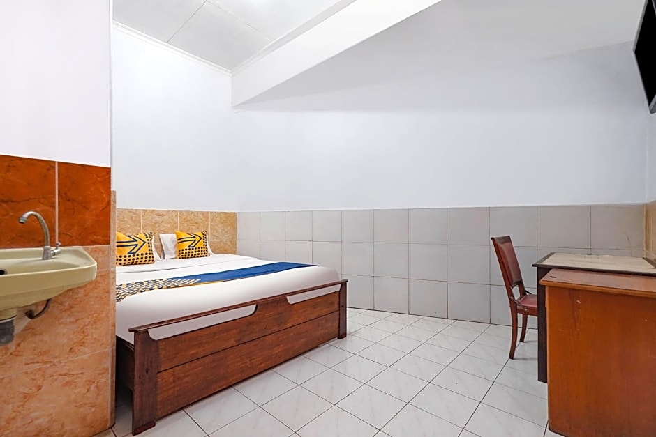 SPOT ON 2865 Sartika Inn Pati