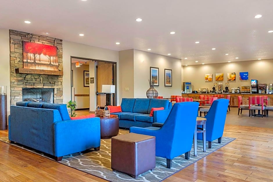 Comfort Inn & Suites Blue Ridge
