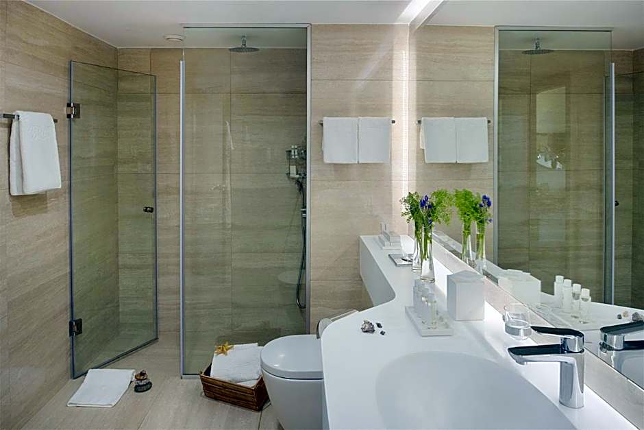 Photo 1 of 2 of Deluxe Suite, Sea View