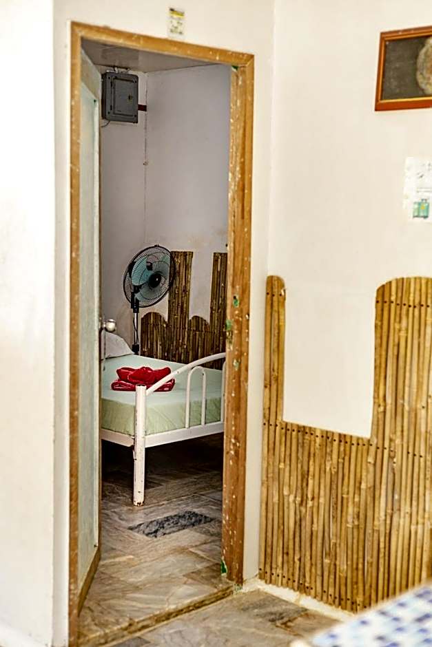 Puerto Galera Hostel