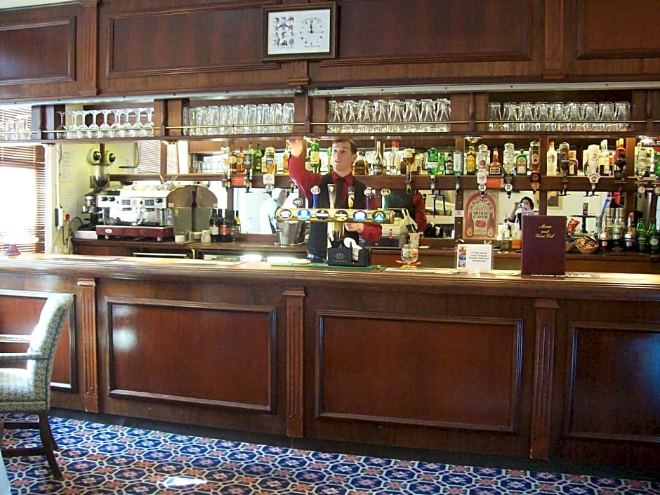 Elstead Hotel
