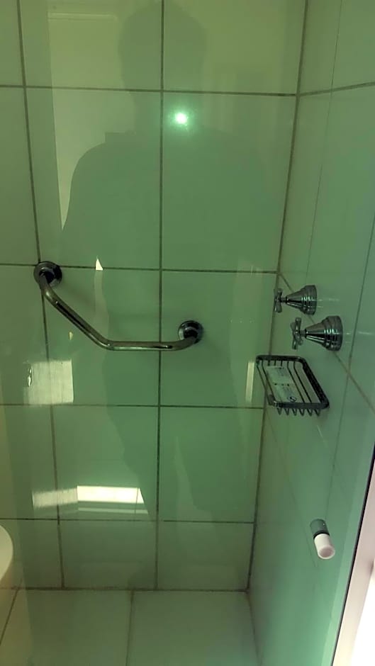 Golden dolphin Express 5pessoas mais 1 criança até 5 anos com toalhas e roupas de cama,lençóis, travesseiros e fronhas e 3 parques aquáticos termais limpeza impostos e taxas já incluso