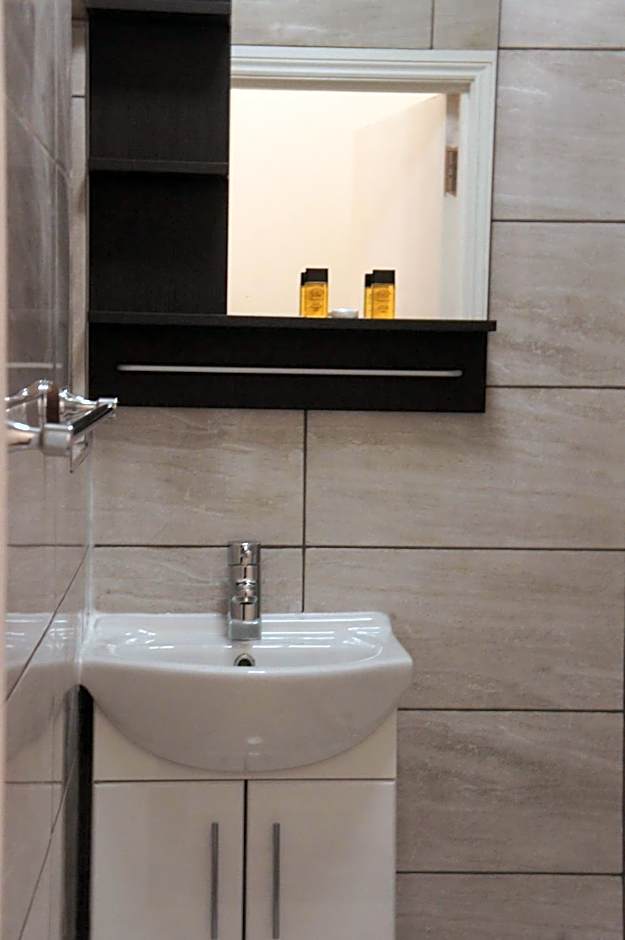 Plaza London Hotel