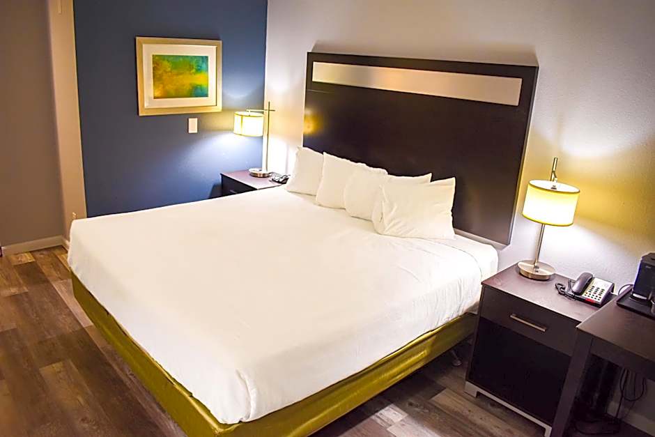 Baymont by Wyndham Midland Center