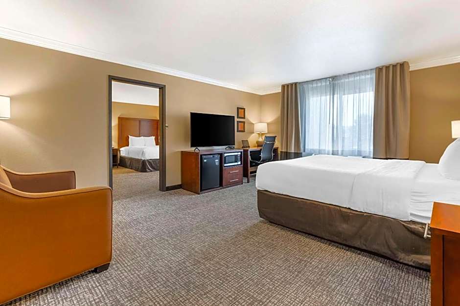 Comfort Inn & Suites Redwood Country