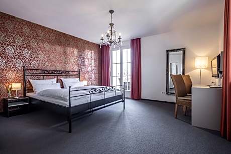 Junior Suite with Balcony and Lake View