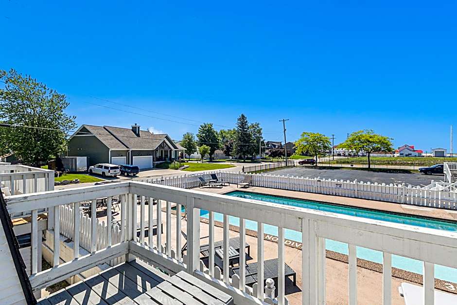 Snyders Shoreline Inn