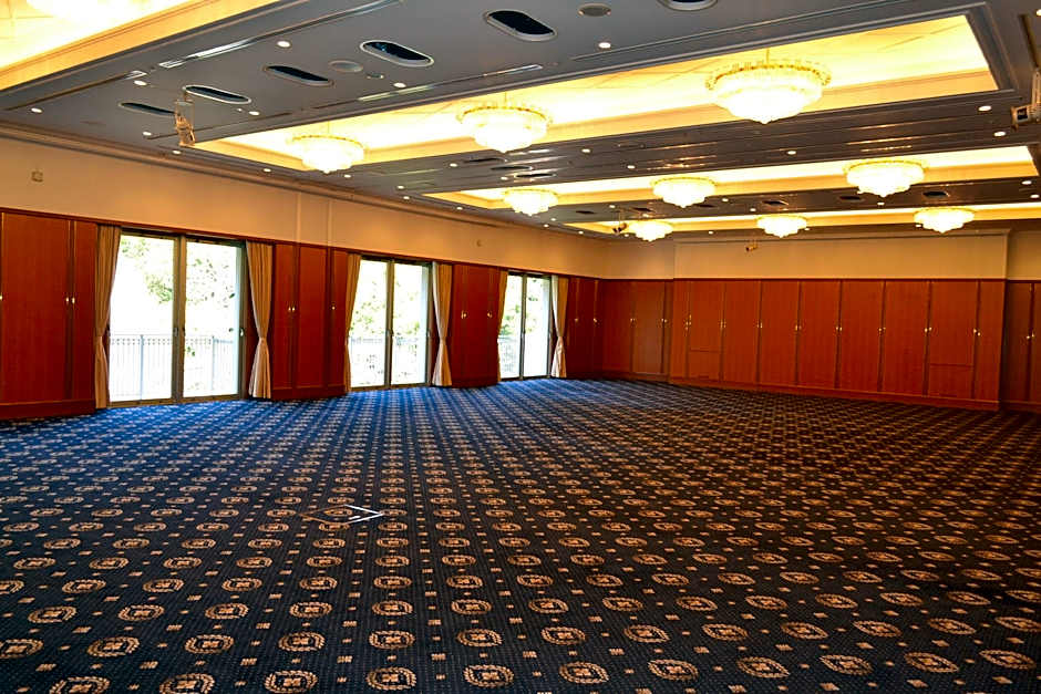 Okura Akademia Park Hotel