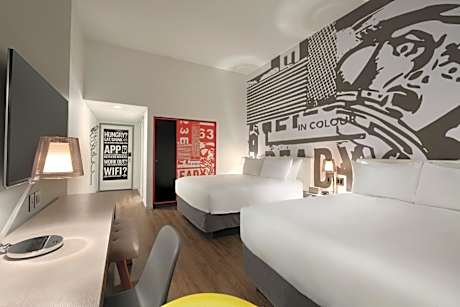 Quadruple Room with Two Queen Beds - Disability Access/Non Smoking