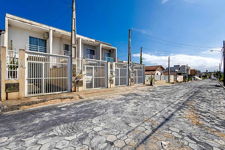 Completa casa apenas 700m da praia