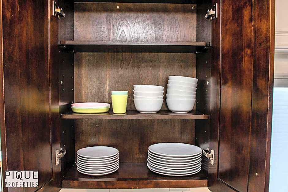 Tropical Oasis - King Beds - Free Netflix & Parking - Fast Wi-Fi