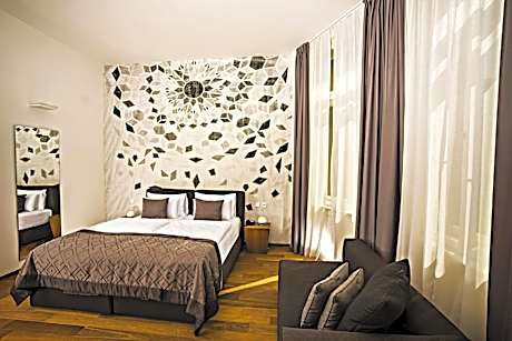 Superior Double or Twin Room with Square View