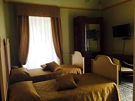 Superior Twin Room with City View