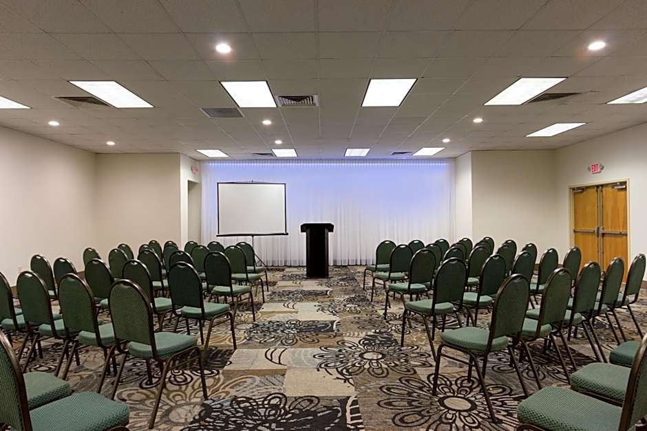 La Quinta Inn & Suites by Wyndham Clearwater Central