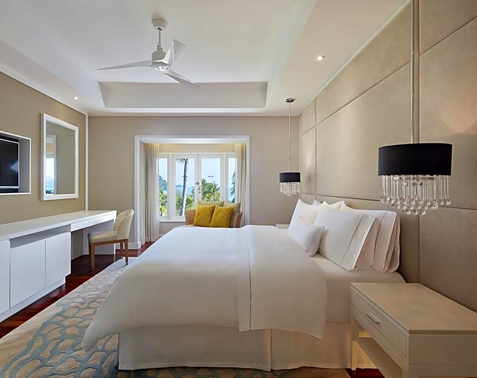 Photo 1 of 5 of 1 Bedroom 1 King Bed Suite, Resort View, Balcony