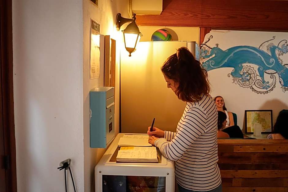 Mana Mana Youth Hostel