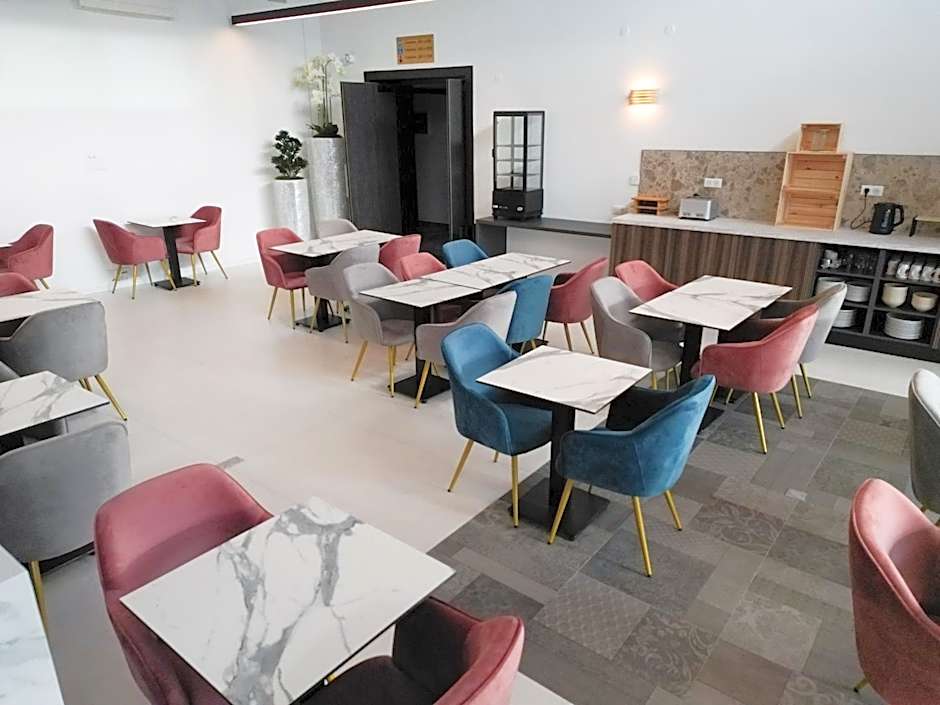 Arrow Hotel