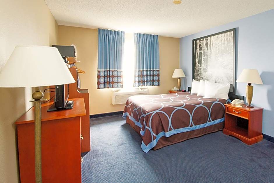 Photo 1 of 6 of 1 Queen Bed