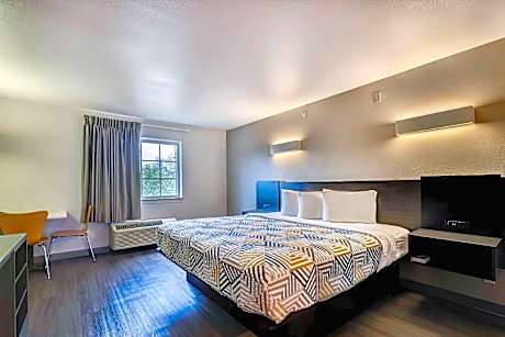 1 KING BED | SUITE NSMK HOT TUB