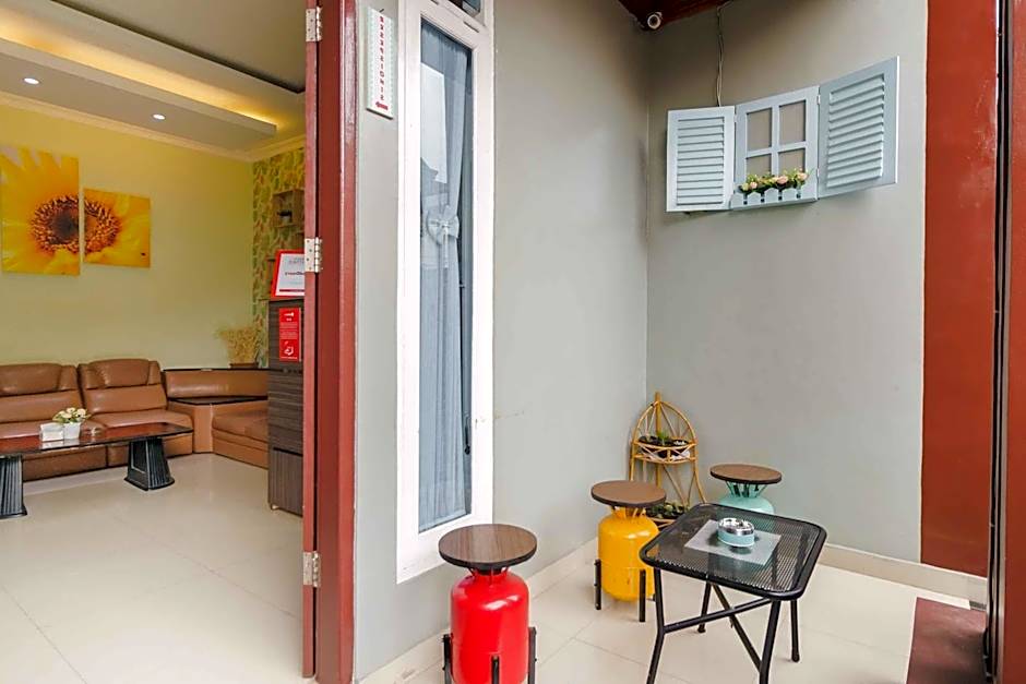 RedDoorz Syariah near Jam Gadang Bukittinggi 2