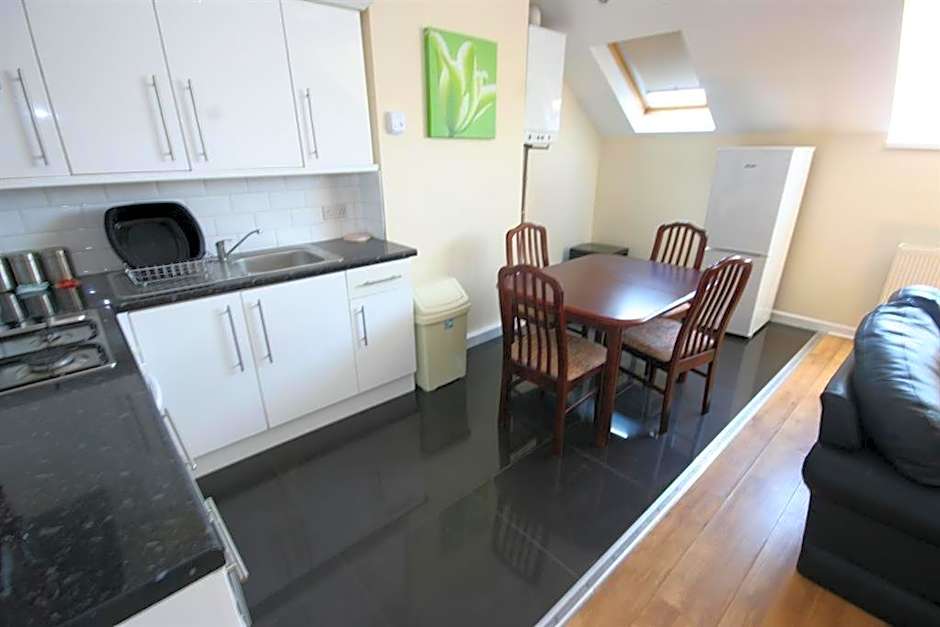 MARLEY MANSIONs APARTMENTS - KING ST REF : 10/3