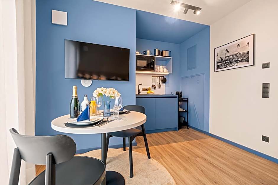 Motel42-Temporary Living