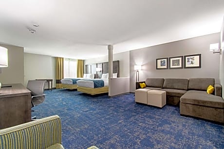 Superior Queen Suite with Two Queen Beds - Non-Smoking