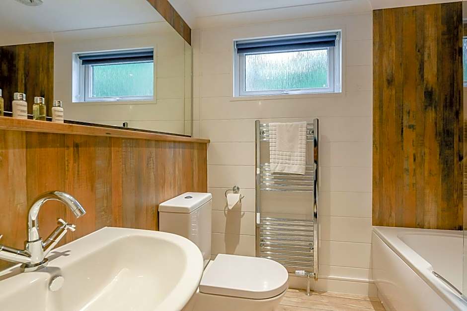 Woolverstone Marina and Lodge Park