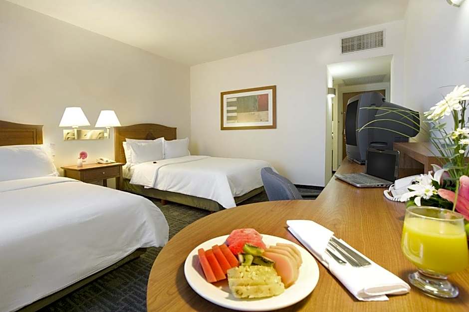 Fiesta Inn Express San Luis Potosi Oriente