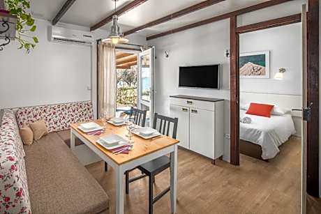 Deluxe Mobile Home with Sea View