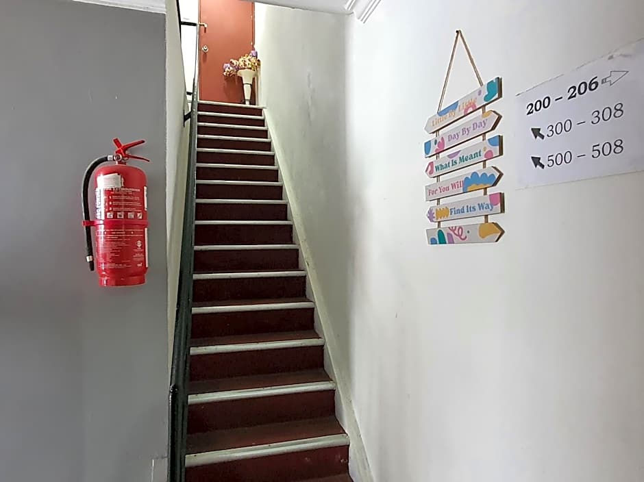 OYO 90997 Hoover Room