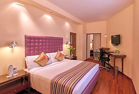 Club Superior Room with Bathtub & 10% Discount on Food & Beverages