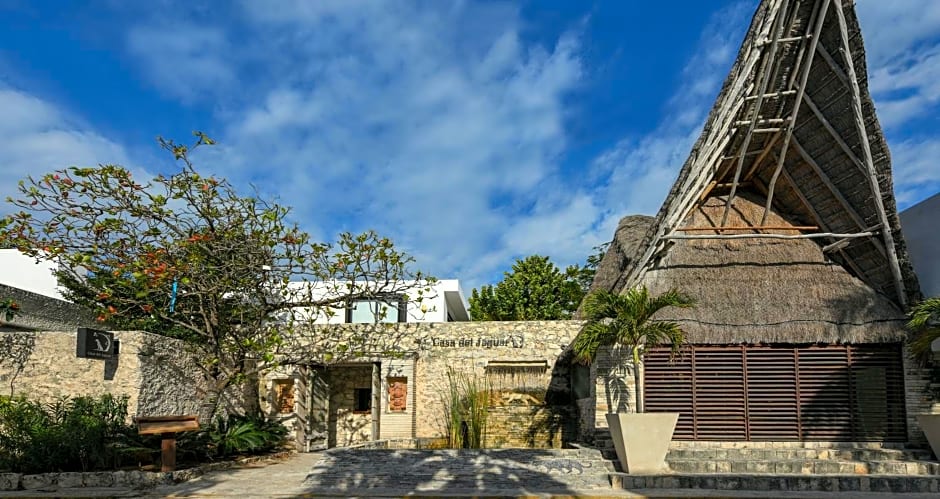 Casa del Jaguar Beach Hotel