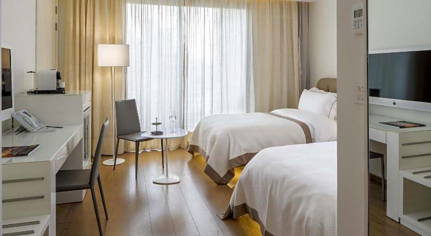 O Monot Luxury Boutique Hotel