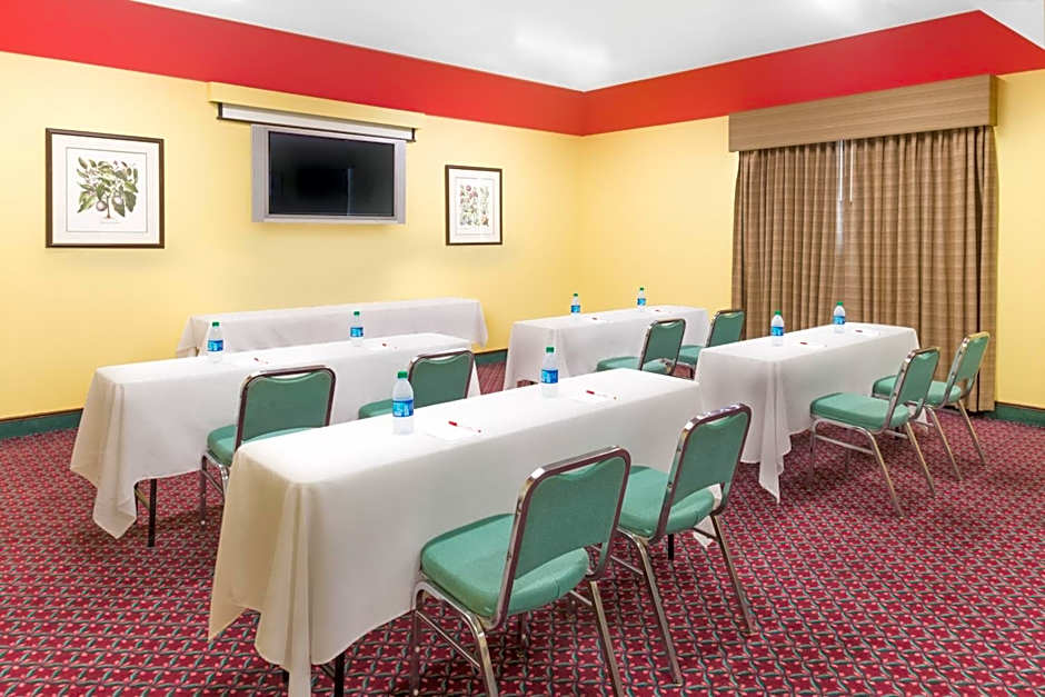 Ramada by Wyndham Vandalia