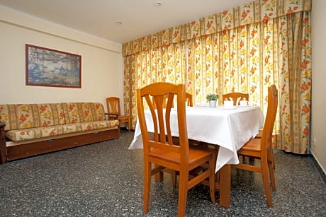 APARTMENT 3 BEDROOMS