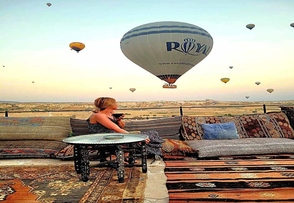 Seki Cave Hotel – Wake Up to Hot Air Balloons