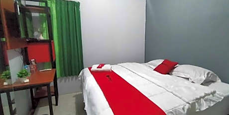 RedDoorz Plus near Alun Alun Sumenep
