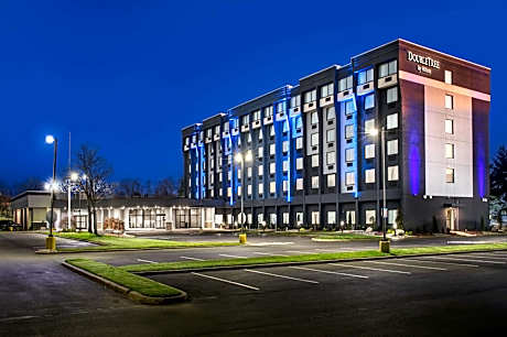 DoubleTree by Hilton Monroe Township Cranbury