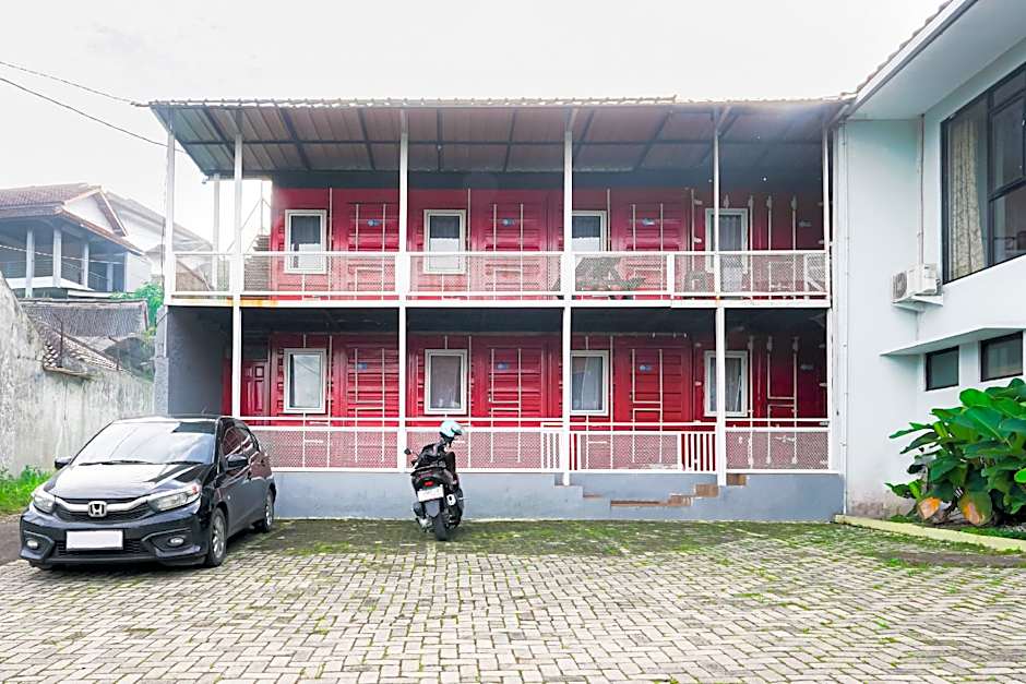 RedDoorz Plus near Lembang Park & Zoo