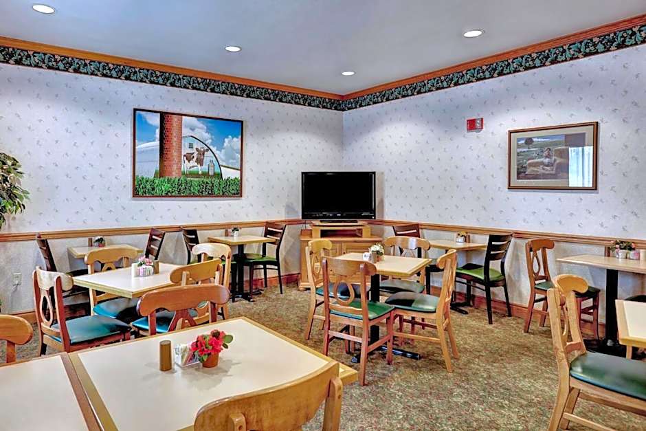 Lancaster Inn & Suites