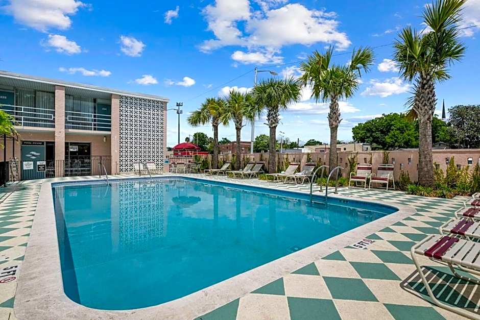 The Starlight Motor Inn