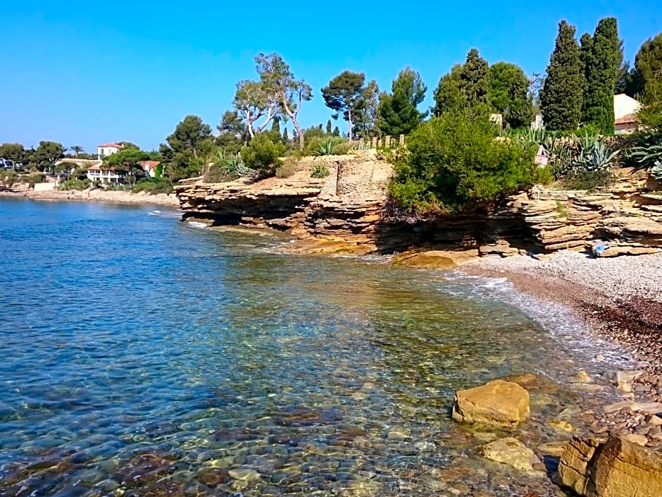 Studio neuf climatisé petite vue mer plage à pieds - Ted Home